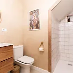 Bucio Coliving אכסניה *
